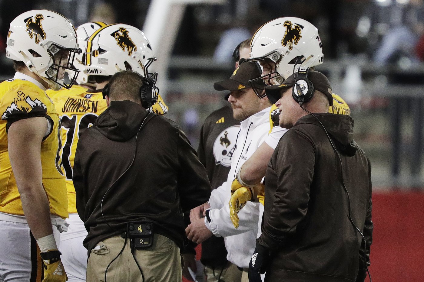 Evan Svoboda throws late TD pass to John Michael Gyllenborg as Wyoming beats Washington State 15-14 | iNFOnews.ca