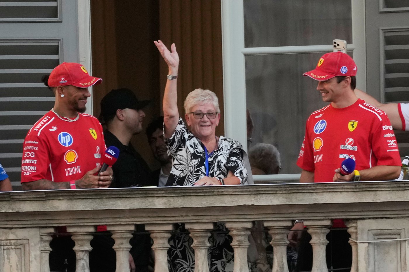 Hamilton hoping statement arrival at Monza will lead to 'phenomenal' win for Ferrari | iNFOnews.ca Hamilton hoping statement arrival at Monza will lead to 'phenomenal' win for Ferrari | iNFOnews.ca