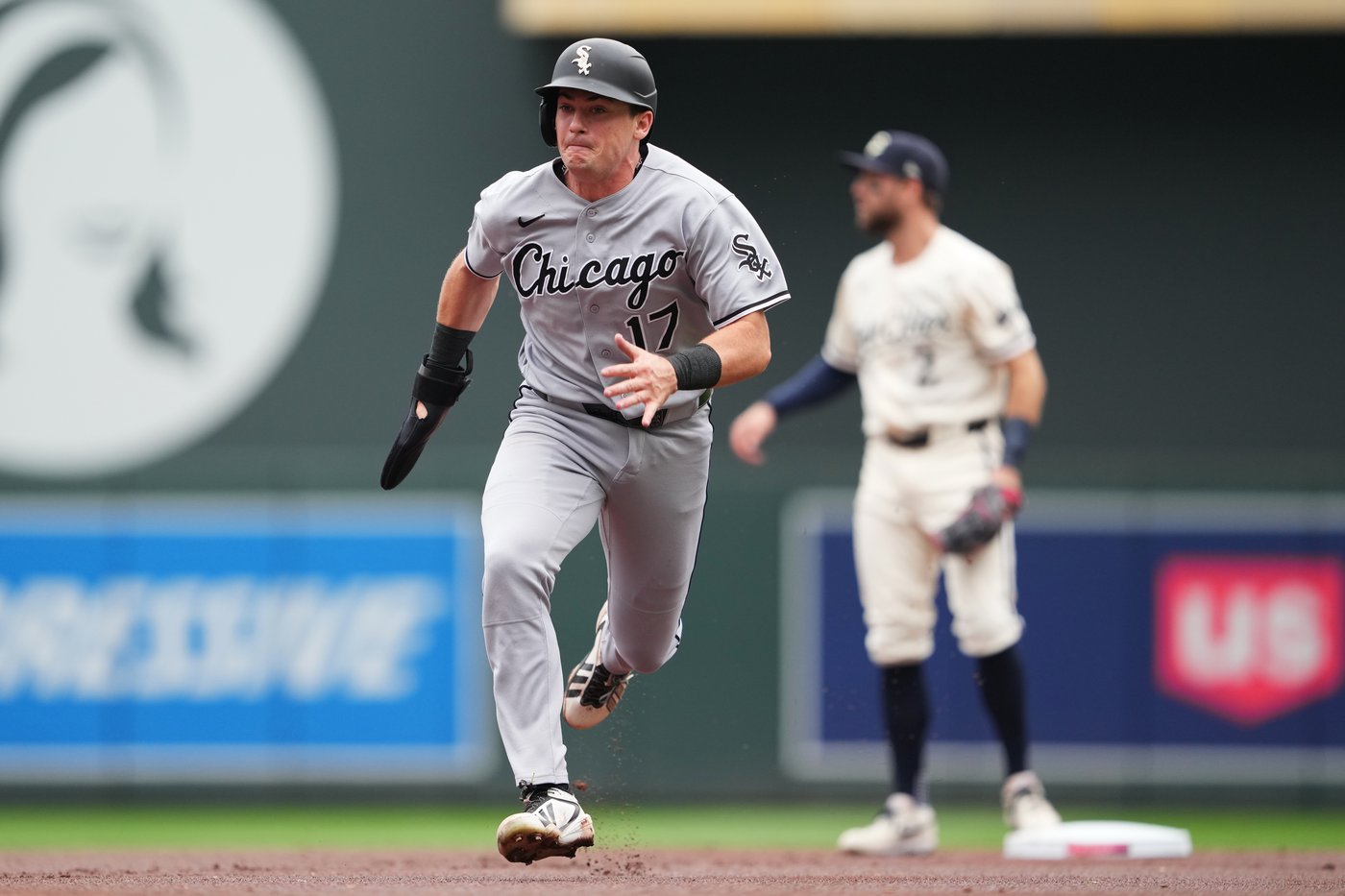 Benintendi has all three Chicago hits, including a home run, as White Sox beat Twins 3-2 | iNFOnews.ca