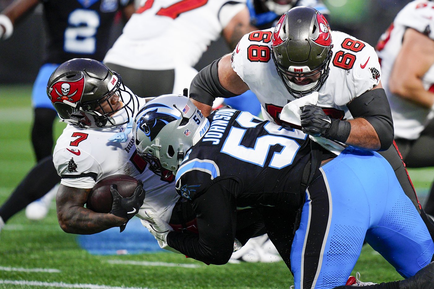 Panthers 2nd-year QB Bryce Young suffers another loss, but continues to show late-game production | iNFOnews.ca