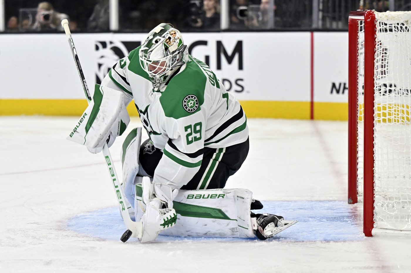 Golden Knights ride power play to 3-2 win over Stars in Mark Stone's return from injury | iNFOnews.ca