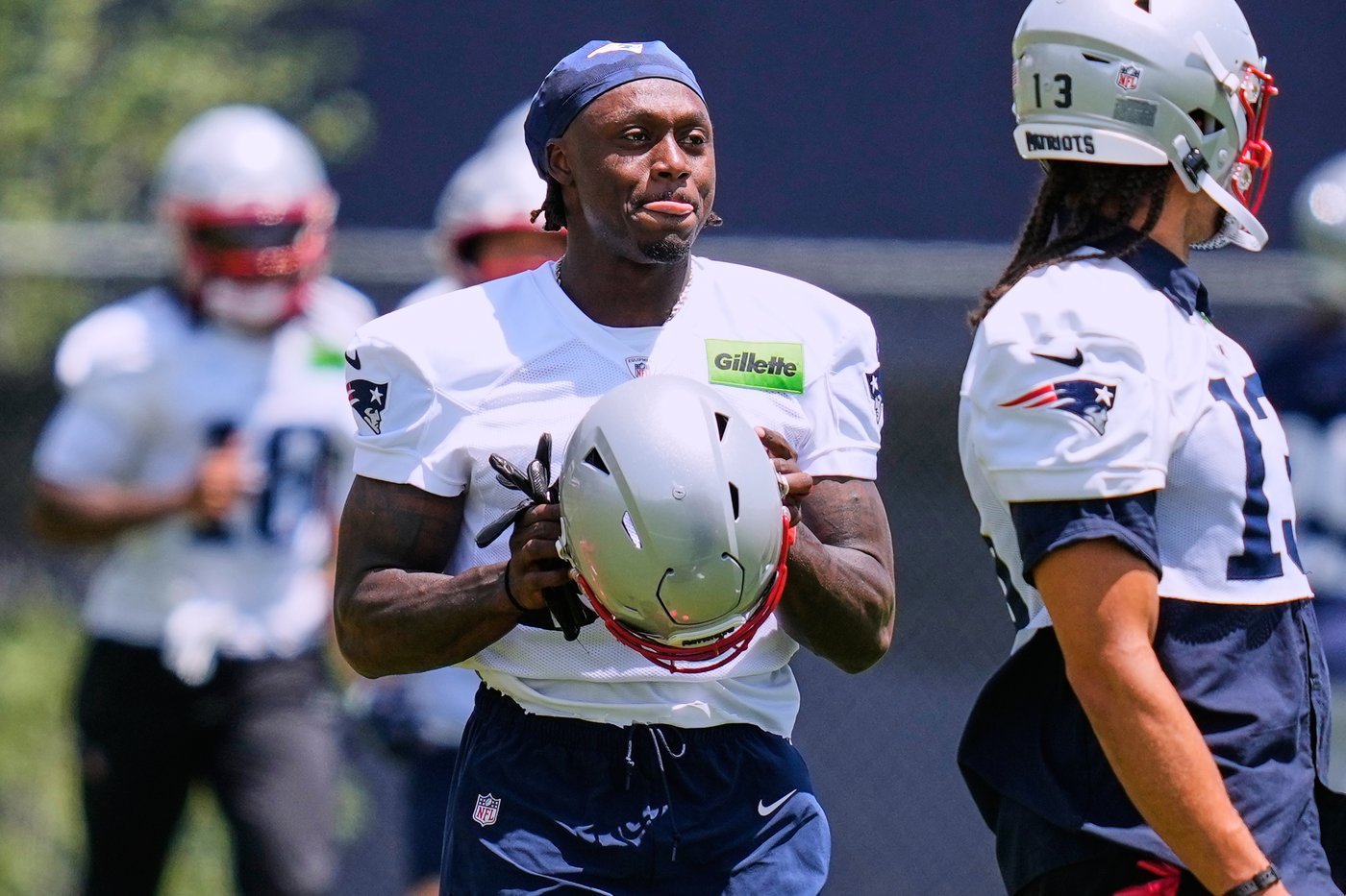 A.J. Brown in 'awe' to join childhood favorite Patriots, declines to discuss end of time with Eagles | iNFOnews.ca
