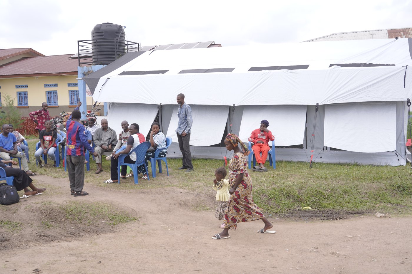 Workers at an Ebola treatment center in Congo strike over unpaid salaries and bonuses | iNFOnews.ca Workers at an Ebola treatment center in Congo strike over unpaid salaries and bonuses | iNFOnews.ca