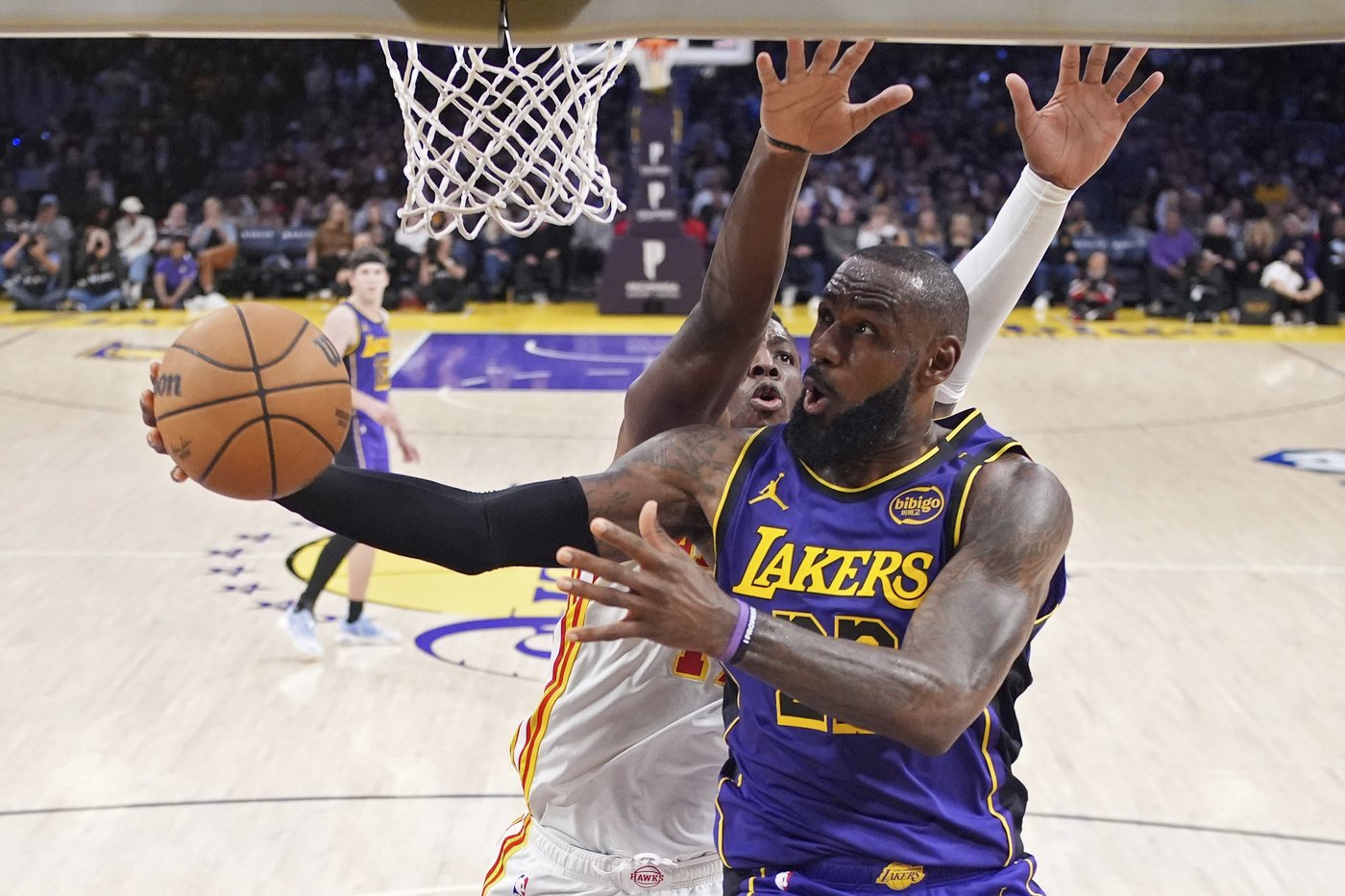 LeBron James breaks Michael Jordan's record for 30-point games with his 563rd | iNFOnews.ca