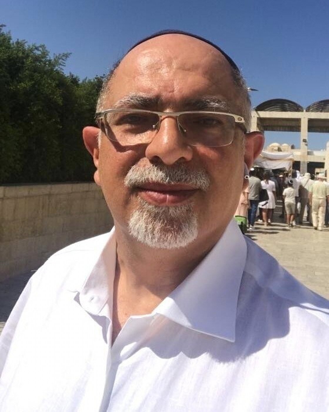 A New York jeweler has been released from prison in Iran but is banned from leaving war-torn country | iNFOnews.ca