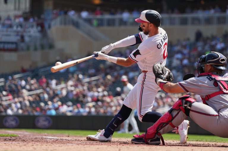 Clemens has 3 RBIs as the Twins beat the Braves 6-4 to sweep their three-game series | iNFOnews.ca