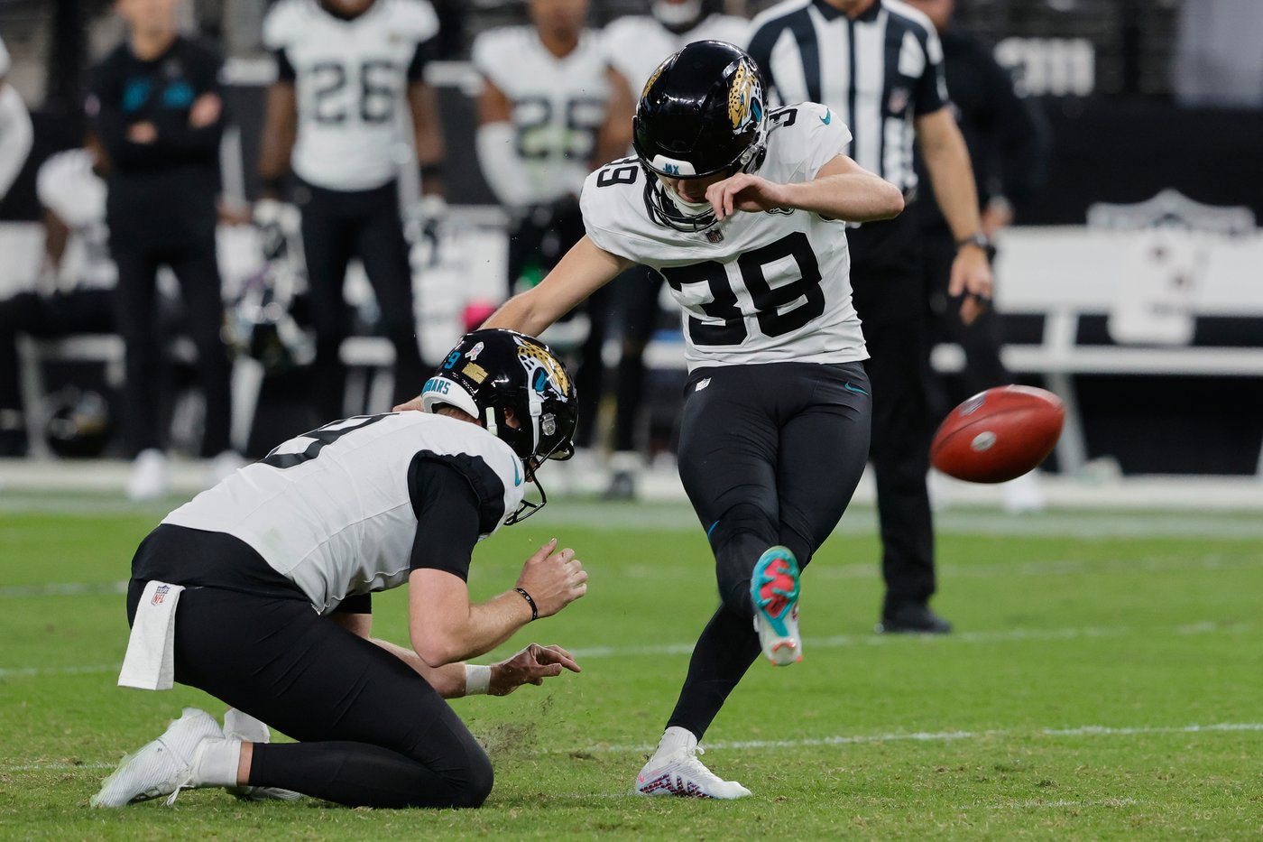 NFL record 68-yard field goal by Cam Little helps Jaguars top Raiders 30-29 in OT | iNFOnews.ca