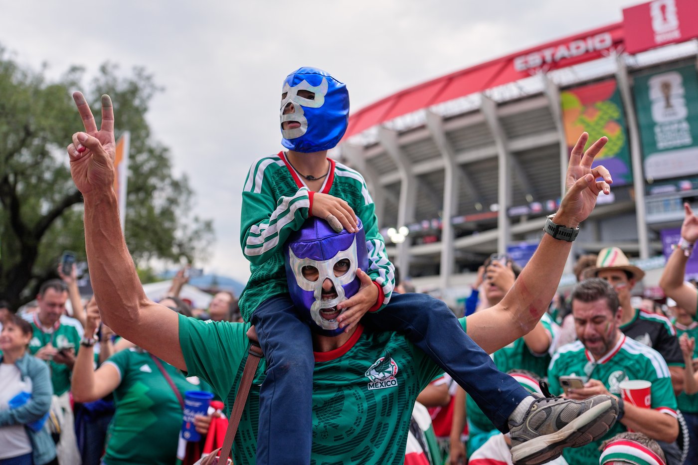 World Cup fans flood stadiums and fan zones with dazzling costumes, facepaint and flags - in photos | iNFOnews.ca