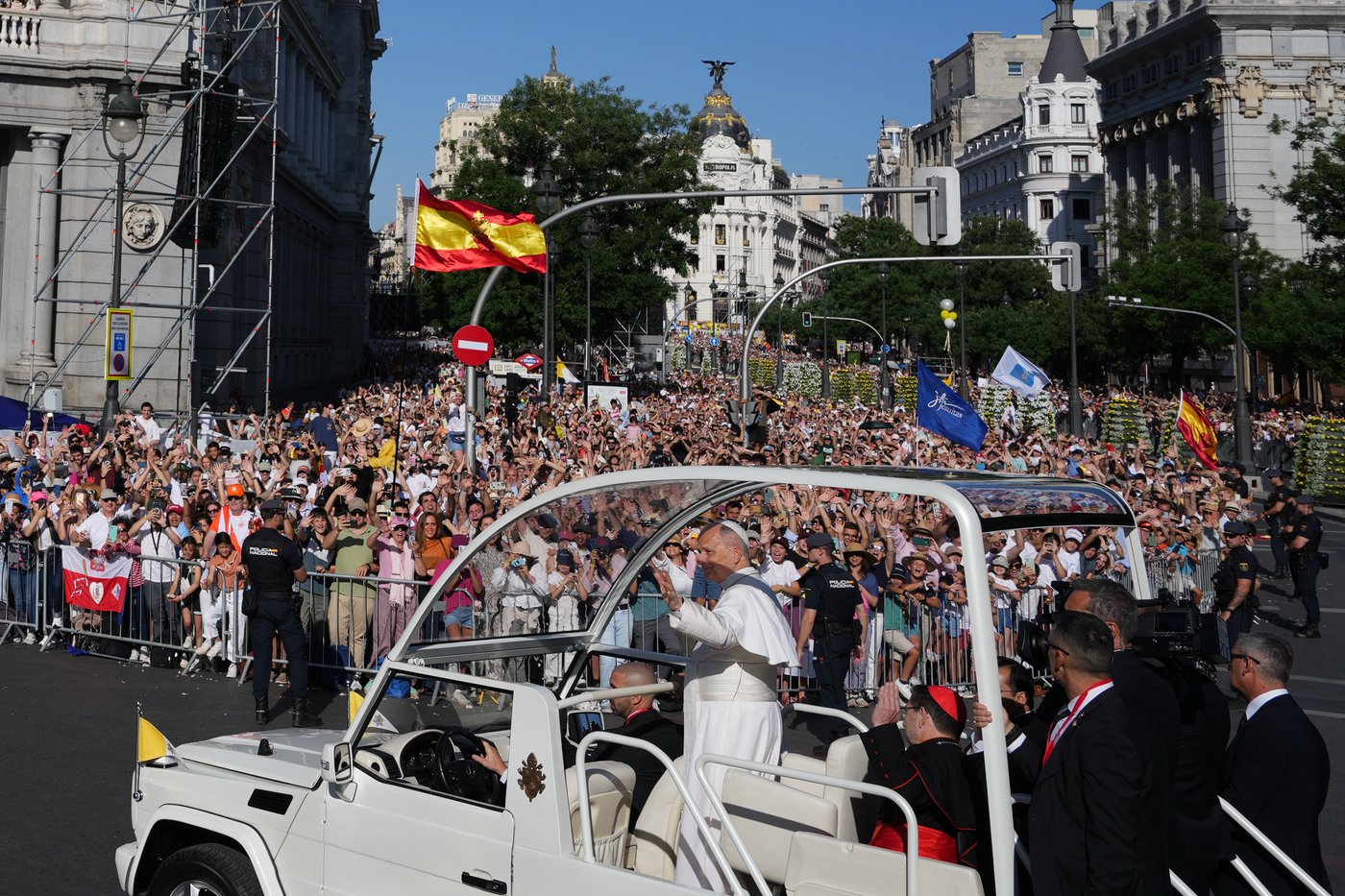 Pope Leo XIV draws 1.2 million to Mass and challenges Europe to acknowledge its Christian roots | iNFOnews.ca
