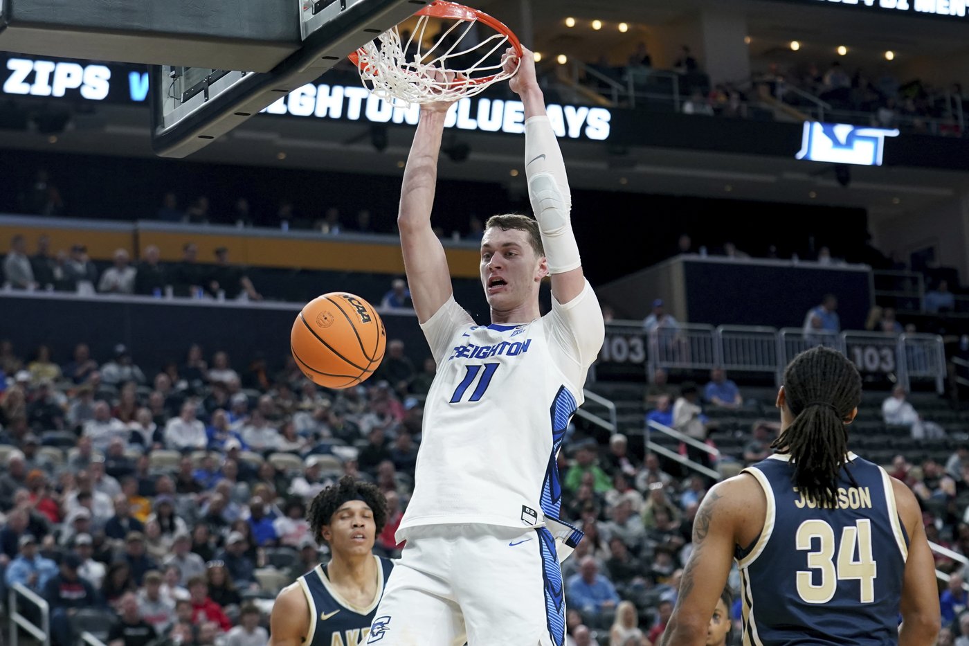 Big East favorite UConn has new look as it chases third straight national championship | iNFOnews.ca Big East favorite UConn has new look as it chases third straight national championship | iNFOnews.ca