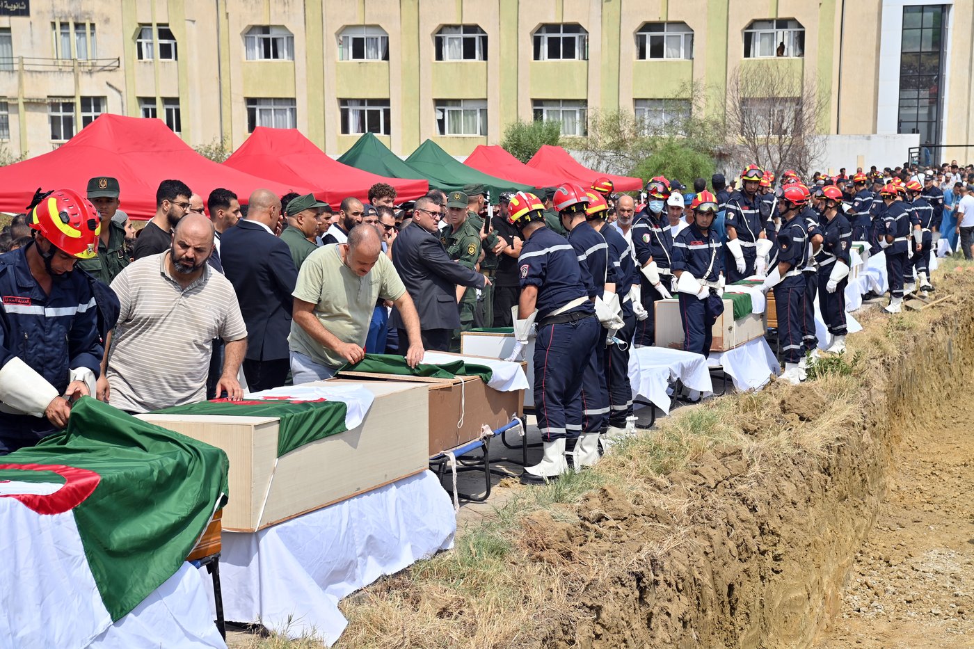 Algerians battle deadly wildfires as Tebboune seeks death penalty for arson | iNFOnews.ca Algerians battle deadly wildfires as Tebboune seeks death penalty for arson | iNFOnews.ca