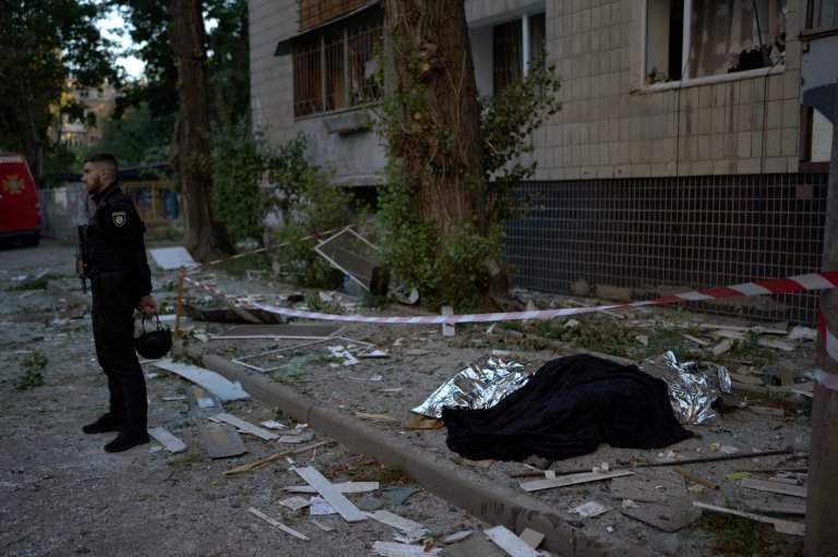 Russian missile barrage kills at least 6 in Kyiv, injures 33 | iNFOnews.ca