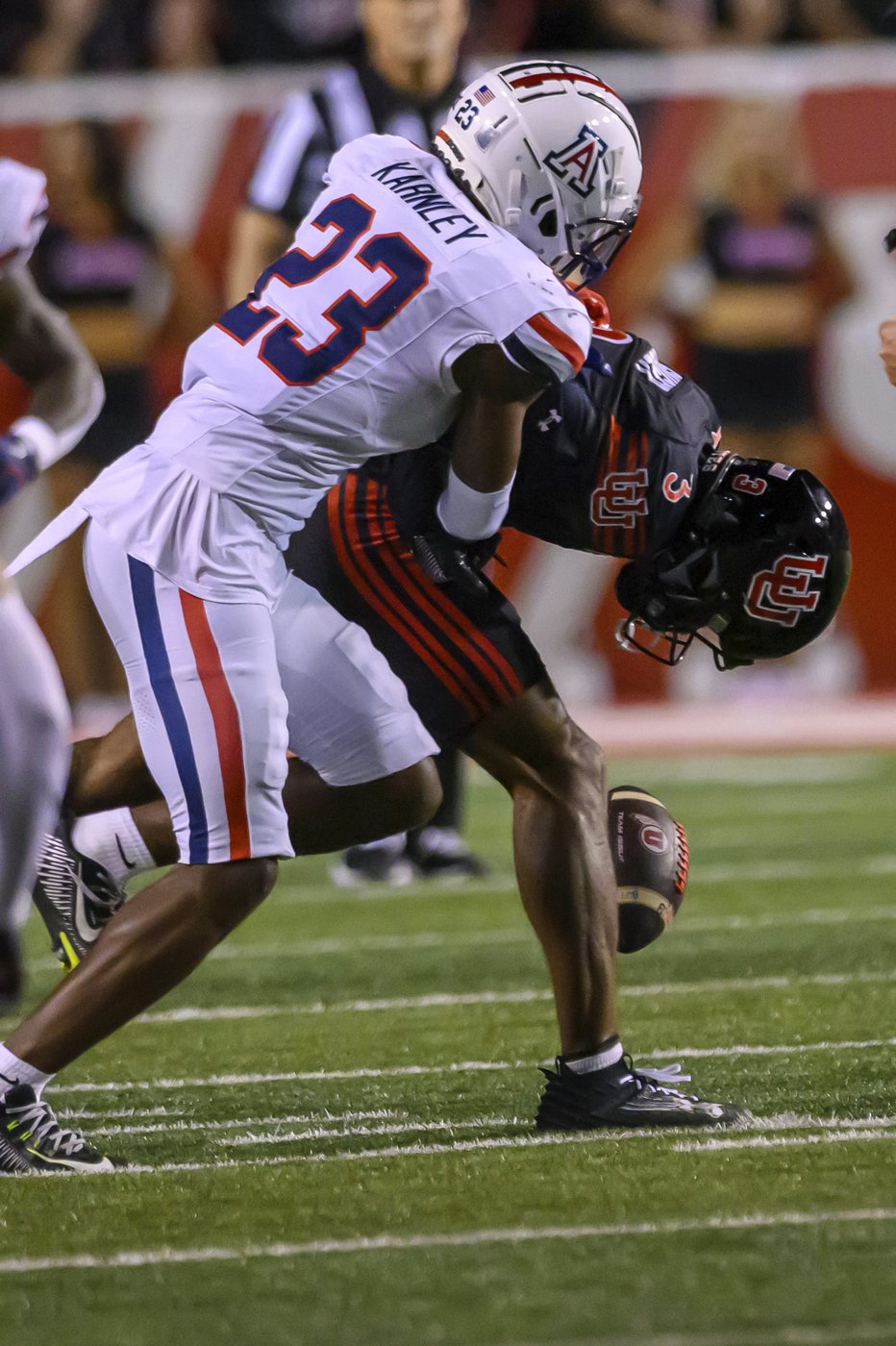 Fifita throws 2 TDs and Arizona's defense stops No. 10 Utah on four 4th downs in 23-10 win | iNFOnews.ca