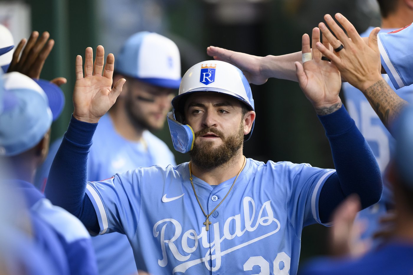 Royals place pitcher Ryan Bergert, outfielder Kyle Isbel on IL; recall Luinder Avila, John Rave | iNFOnews.ca