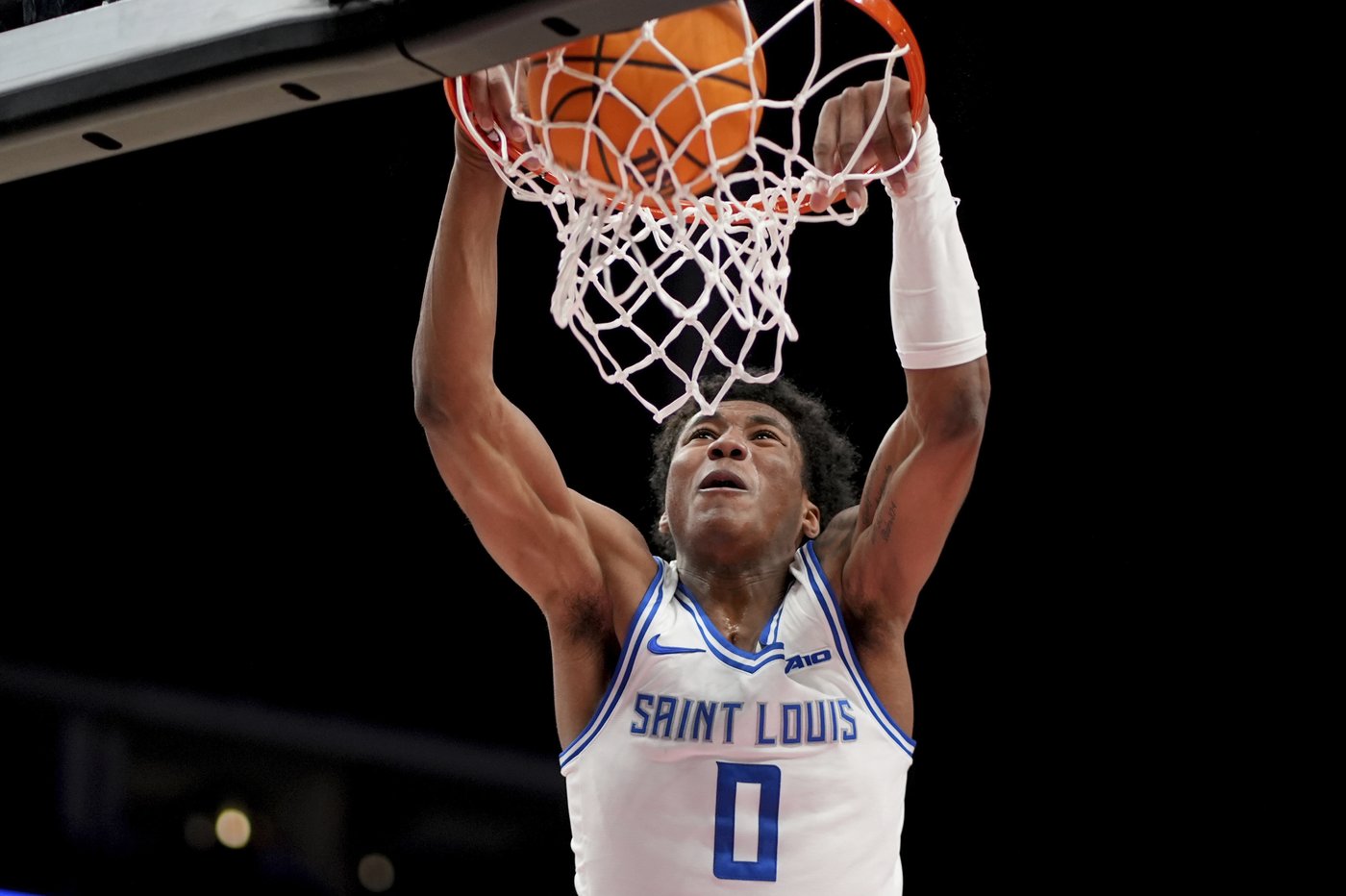 Justin Hill scores 17 as Wichita State downs Saint Louis 88-63 | iNFOnews.ca