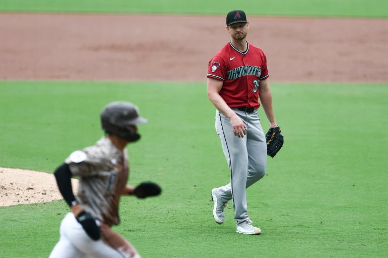 Diamondbacks miss playoffs on season's final day, losing 9-4 to Padres after Phillies clinch | iNFOnews.ca