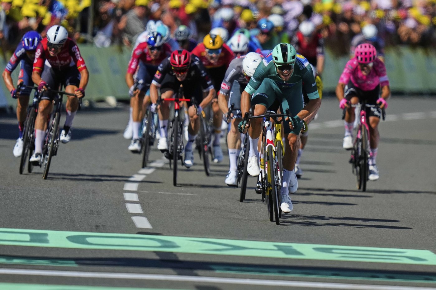 Tour de France: Jonathan Milan wins Stage 8 in a sprint finish | iNFOnews.ca
