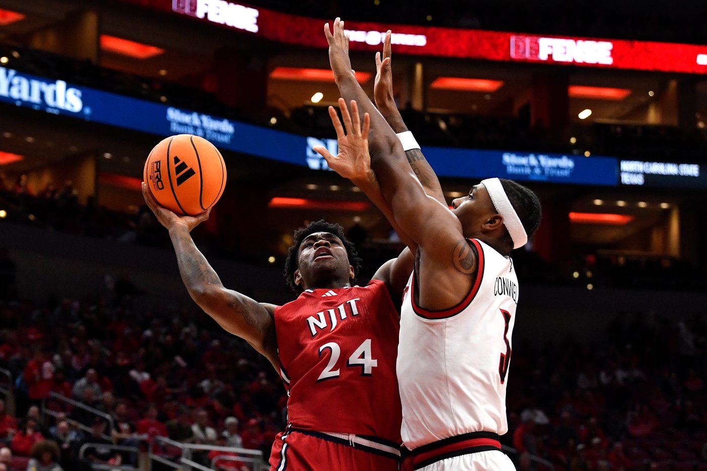 Conwell excels for No. 6 Louisville in 104-47 rout against NJIT | iNFOnews.ca Conwell excels for No. 6 Louisville in 104-47 rout against NJIT | iNFOnews.ca