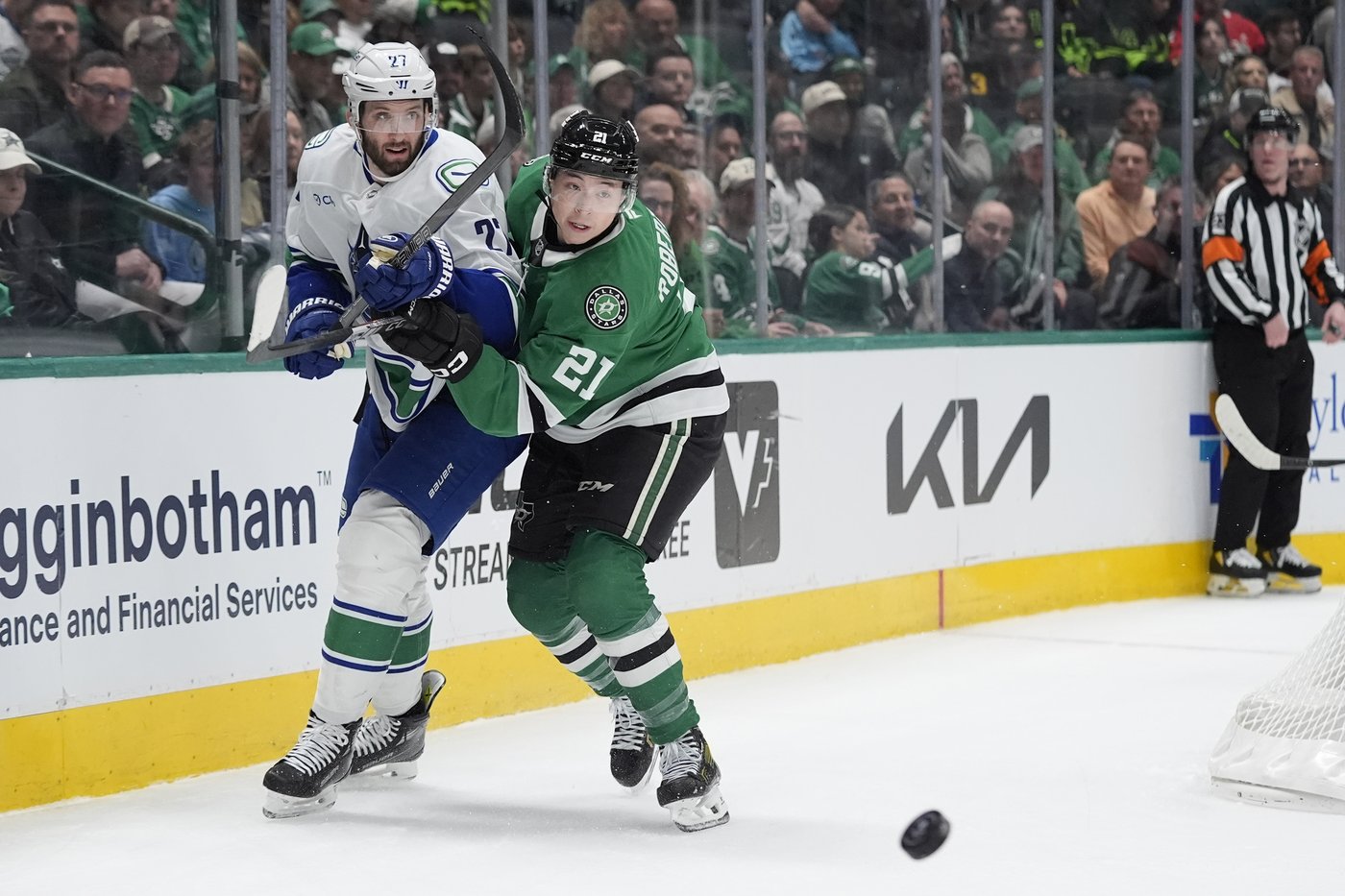 Jason Robertson and Roope Hintz get two goals, one assist each in Stars' 5-3 win over Canucks | iNFOnews.ca