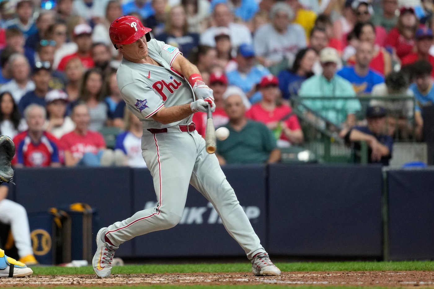 J.T. Realmuto hits 3-run homer in 5-run 6th and Phillies hold off Brewers 9-8 | iNFOnews.ca J.T. Realmuto hits 3-run homer in 5-run 6th and Phillies hold off Brewers 9-8 | iNFOnews.ca