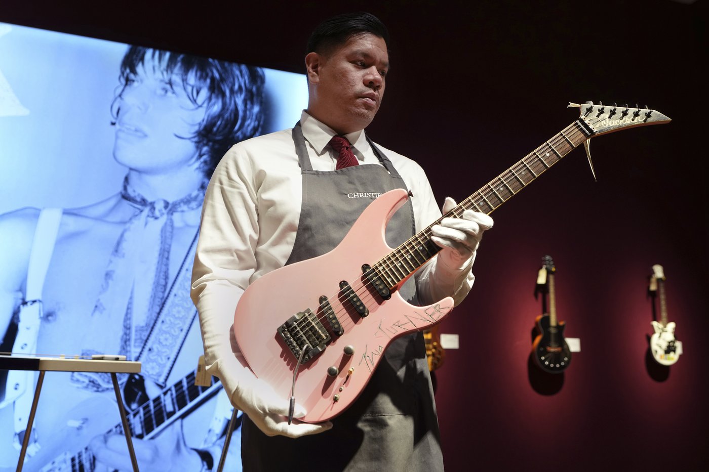 Rock icon Jeff Beck's guitars are going on display in London before they are put up for auction | iNFOnews.ca