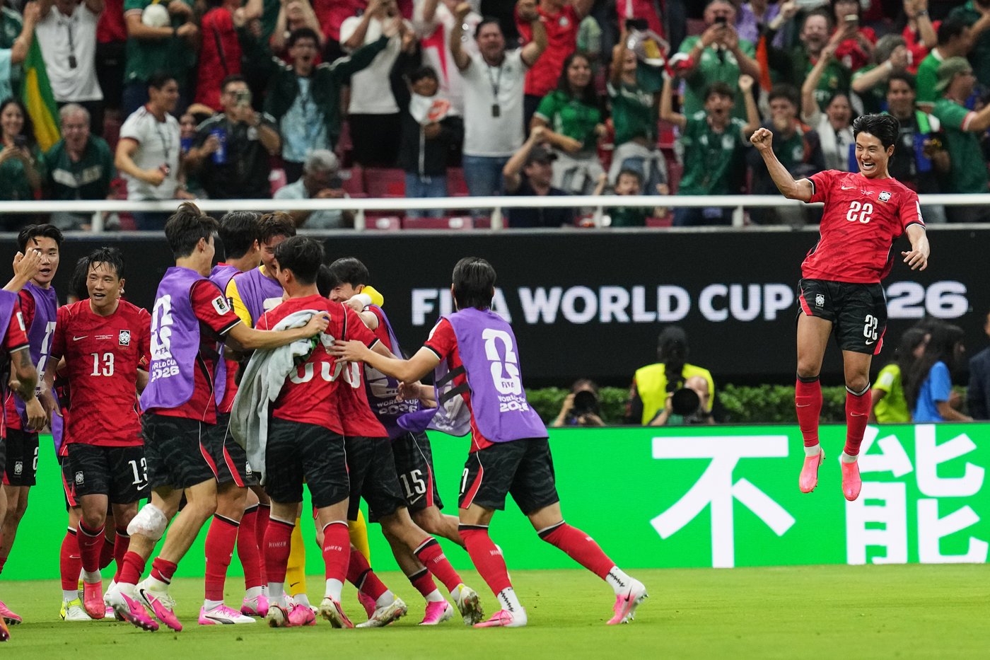 Shakira opens the World Cup as Mexico faces South Africa and South Korea takes on Czechia, in photos | iNFOnews.ca