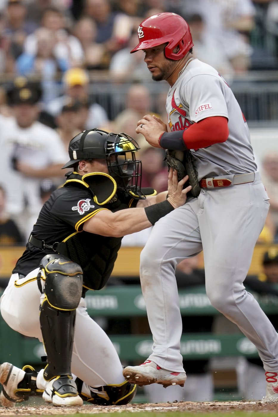 Davis' sacrifice fly in 8th gives Pirates 1-0 win over Cardinals as winning streak reaches 5 games | iNFOnews.ca