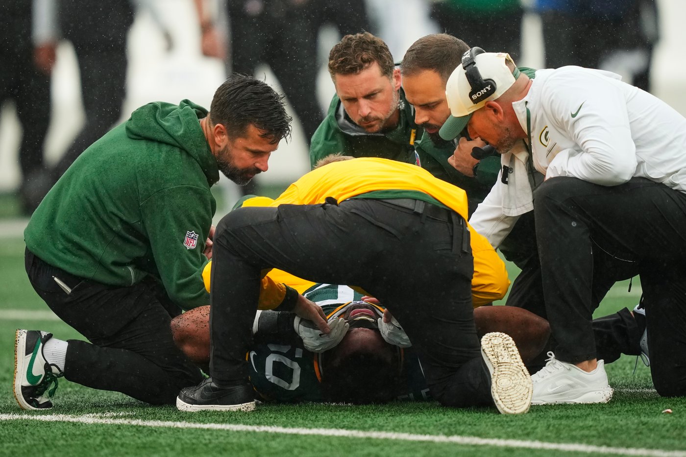 Packers’ Jayden Reed has movement in extremities after neck injury, but being hospitalized overnight | iNFOnews.ca
