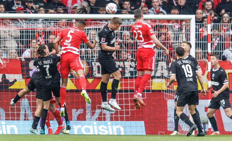 Bosnia keeper Nikola Vasilj's saves help St. Pauli hold on for a point against Union Berlin | iNFOnews.ca