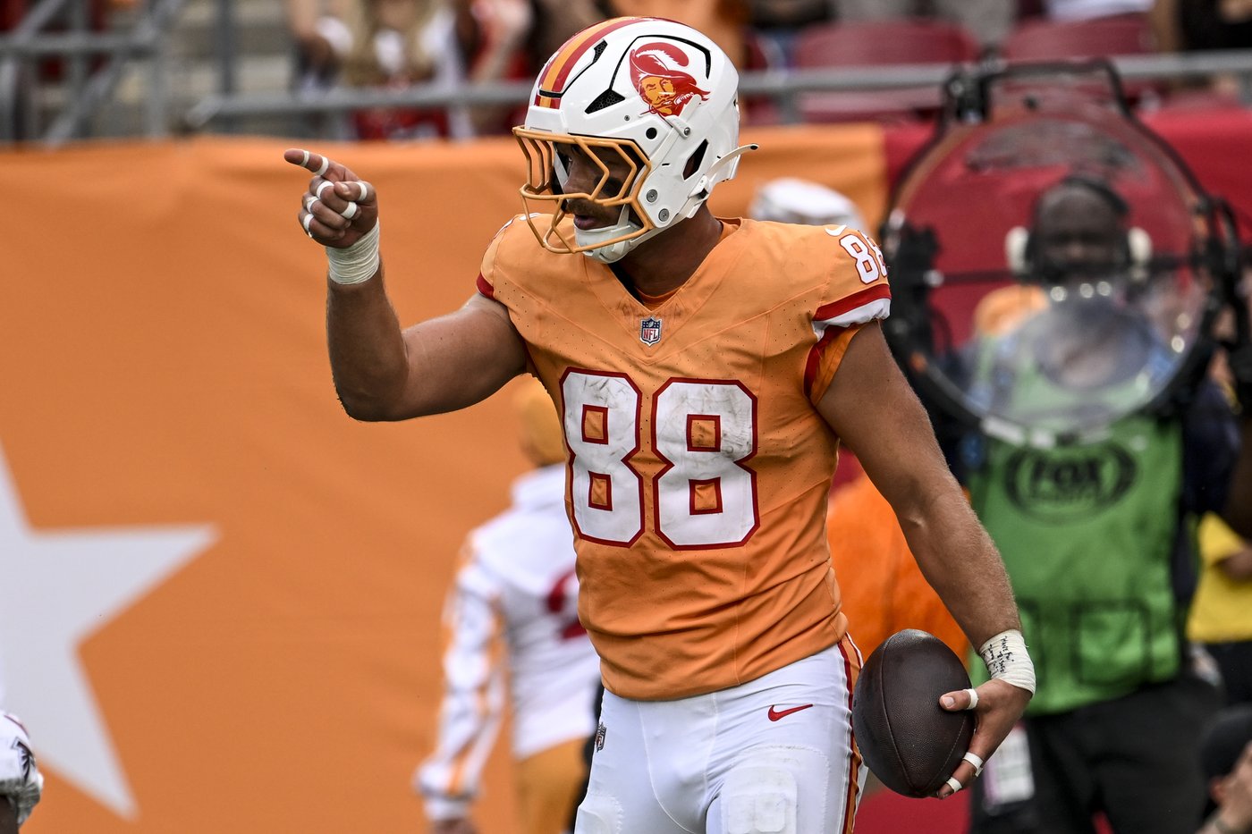 Chiefs try to keep perfect start intact as Bucs arrive at Arrowhead Stadium on Monday night | iNFOnews.ca