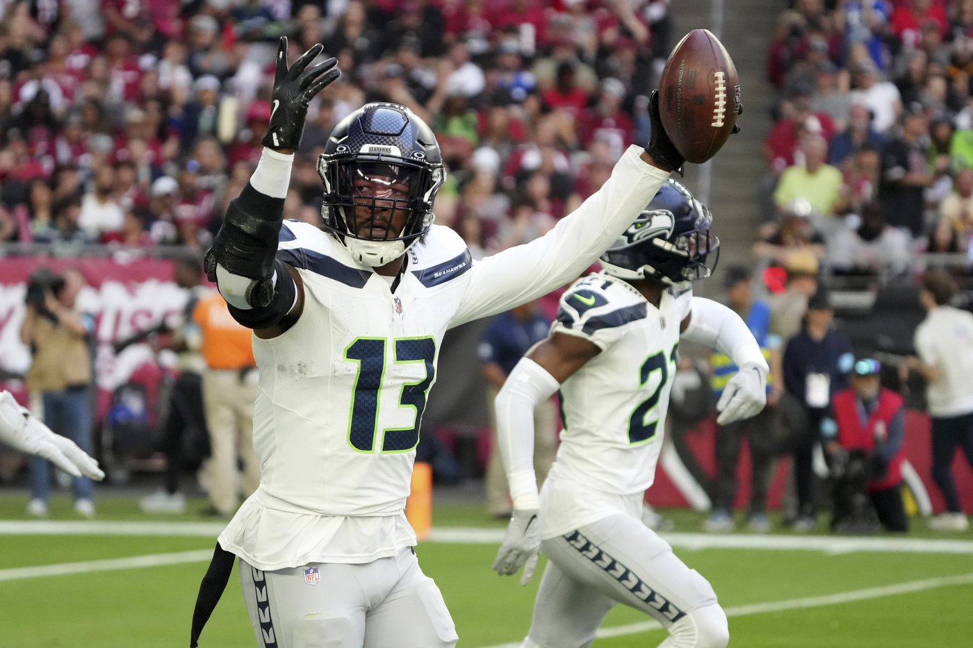 Atop the NFC West with a 4-game winning streak, the Seahawks are in playoff mode | iNFOnews.ca
