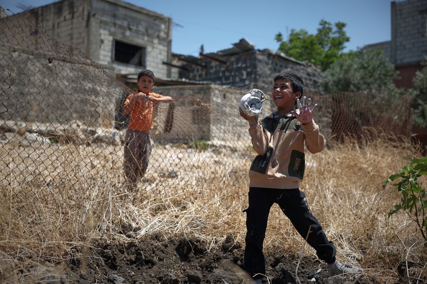 Israeli troops face resistance from residents as they push into a town in Syria | iNFOnews.ca