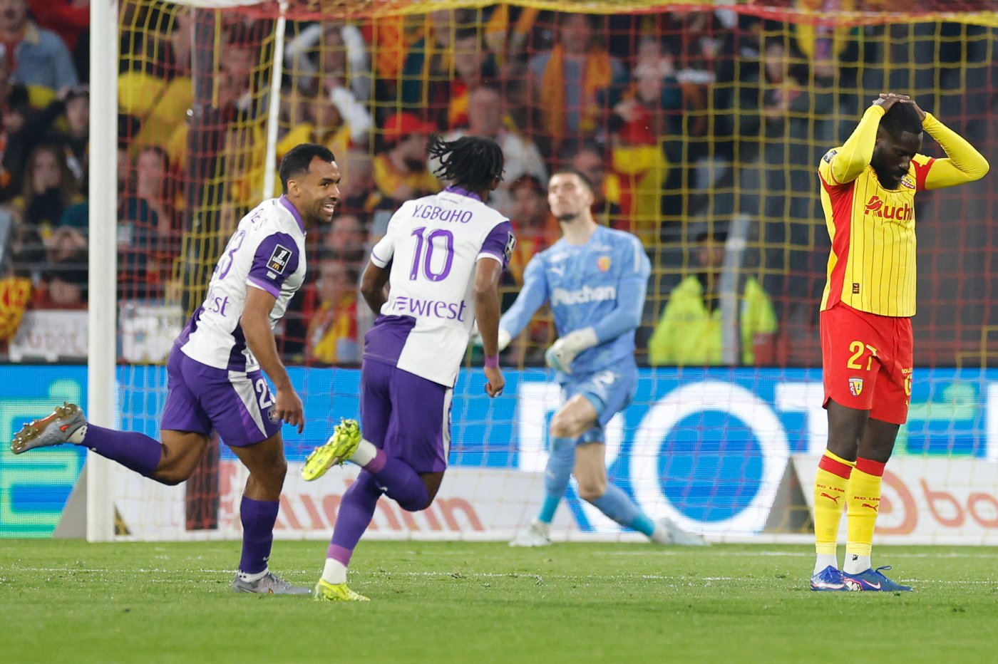 Lens comes from 2-0 down to beat Toulouse and keep alive Ligue 1 title hopes | iNFOnews.ca Lens comes from 2-0 down to beat Toulouse and keep alive Ligue 1 title hopes | iNFOnews.ca