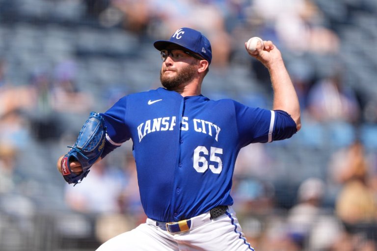 Scoreless through 9 innings, Arizona plates 5 in the 10th, holds on to beat Kansas City 5-4 | iNFOnews.ca