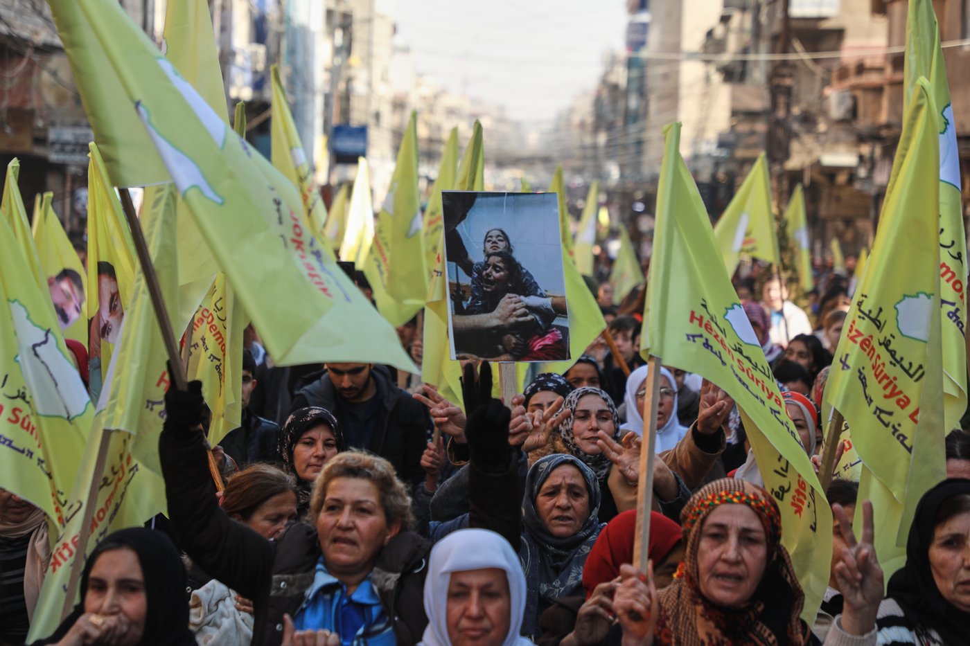 Tens of thousands flee Aleppo neighborhoods as Syrian government clashes with Kurds intensify | iNFOnews.ca