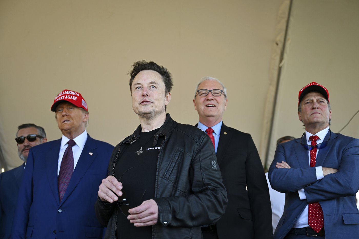 SpaceX launches giant Starship rocket, but aborts attempt to catch booster with mechanical arms | iNFOnews.ca