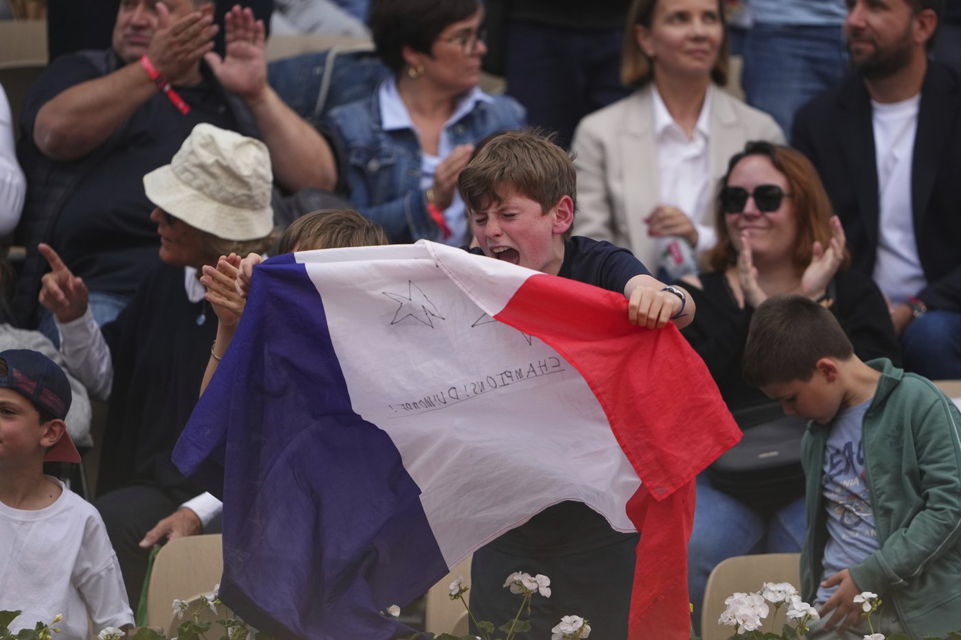 PHOTO COLLECTION: French Open Tennis Spectators | iNFOnews.ca