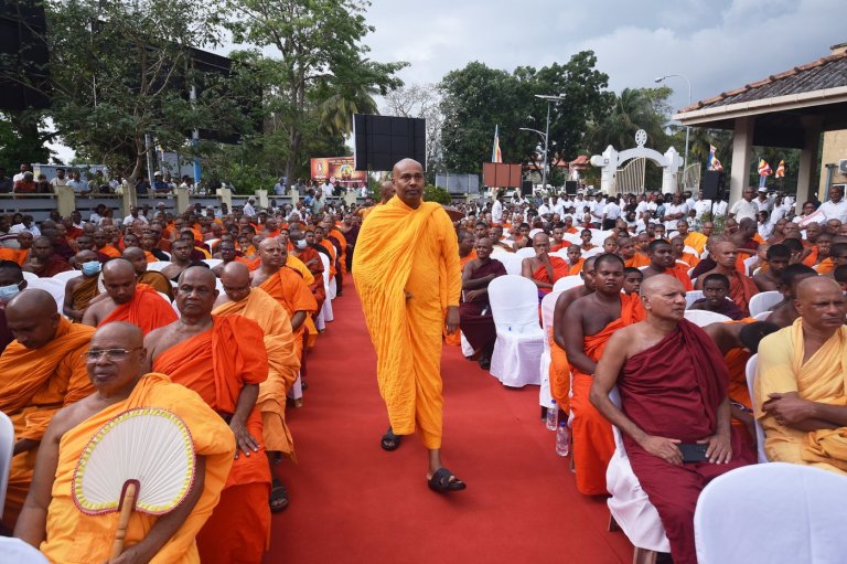 Buddhist monks rally in Sri Lanka to pressure the government for a wider role in affairs of state | iNFOnews.ca