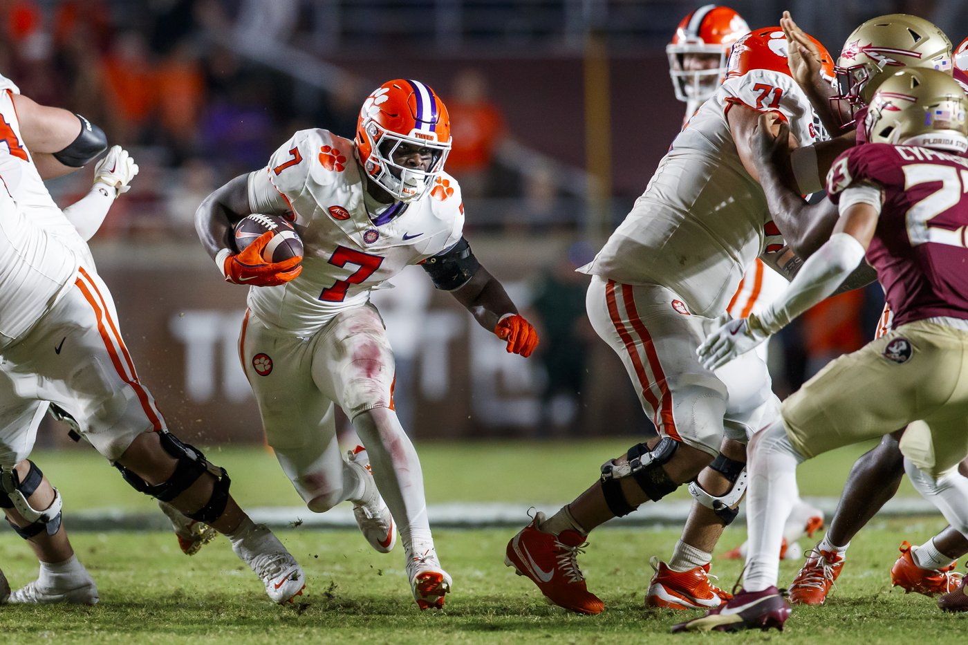 Klubnik and Mafah lead Clemson's attack in a 29-13 win over Florida State | iNFOnews.ca