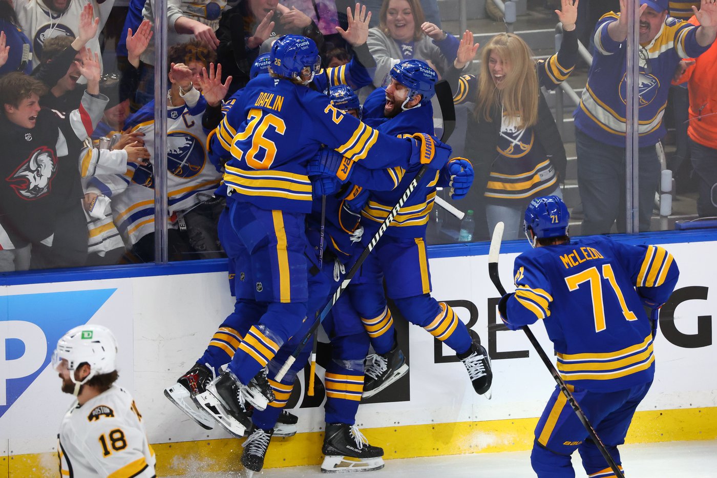 Sabres score 4 3rd-period goals to beat the Bruins 4-3 in playoff opener | iNFOnews.ca
