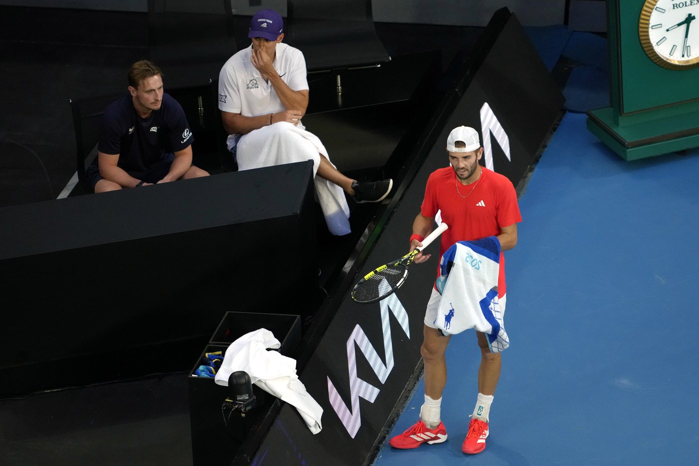 Novak Djokovic and Andy Murray chatted mid-match thanks to the new Australian Open coaches' box | iNFOnews.ca Novak Djokovic and Andy Murray chatted mid-match thanks to the new Australian Open coaches' box | iNFOnews.ca