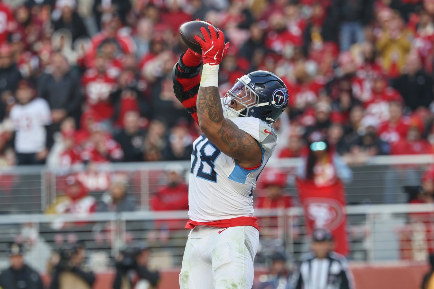 Titans' Jeffery Simmons records a sack, forced fumble and a TD catch in loss to 49ers | iNFOnews.ca Titans' Jeffery Simmons records a sack, forced fumble and a TD catch in loss to 49ers | iNFOnews.ca