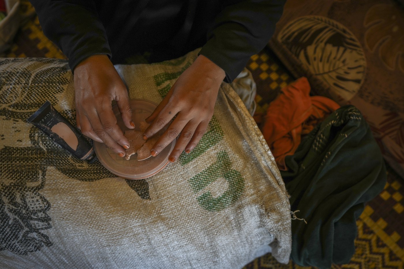 In Gaza's crowded tent camps, women wrestle with a life stripped of privacy | iNFOnews.ca