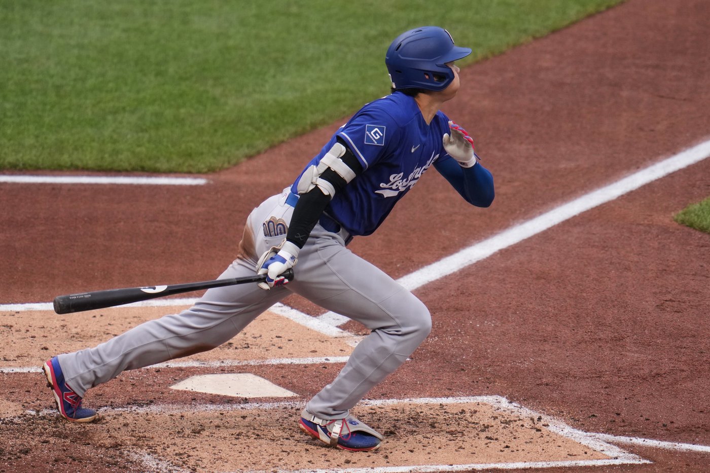 Ohtani homers, leaves game with left knee inflammation in Dodgers' 8-6 win over Pirates | iNFOnews.ca Ohtani homers, leaves game with left knee inflammation in Dodgers' 8-6 win over Pirates | iNFOnews.ca