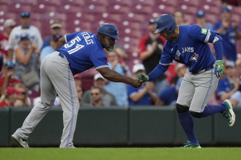 Blue Jays tie season-high with five homers in 13-9 win over Reds | iNFOnews.ca