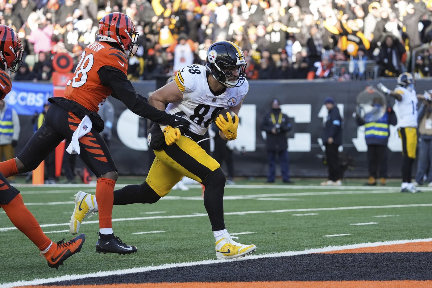 Russell Wilson throws for a season-high 414 yards and 3 TDs as the Steelers top the Bengals 44-38 | iNFOnews.ca