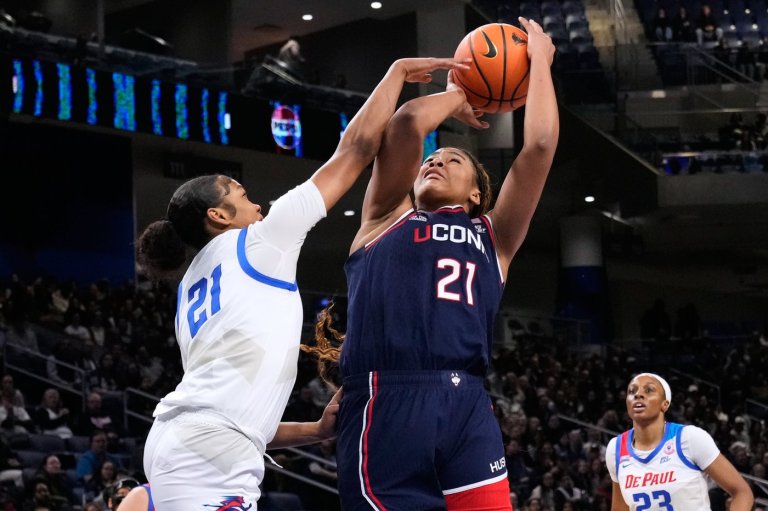 Fudd scores 25 points as No. 1 UConn routs DePaul 86-40 for 40th straight win | iNFOnews.ca