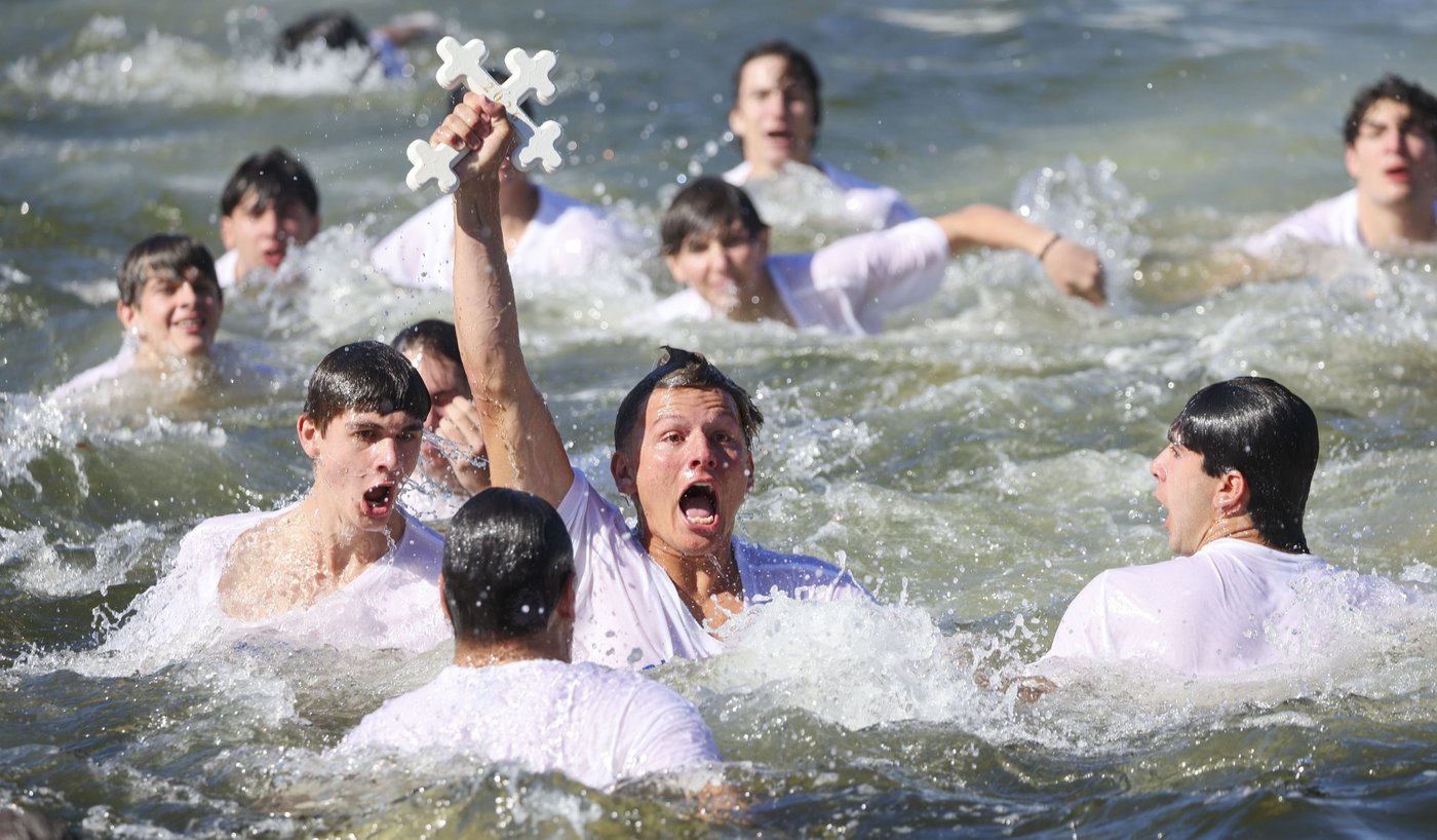 Florida's Greek community gathers for 120th Epiphany celebration and annual dive to retrieve cross | iNFOnews.ca