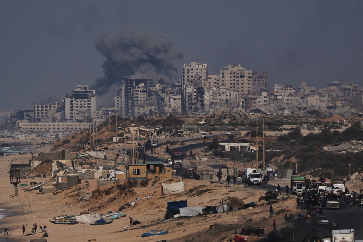 Airstrikes and gunfire kill at least 59 people in Gaza as pressure grows for ceasefire, hostage deal | iNFOnews.ca Airstrikes and gunfire kill at least 59 people in Gaza as pressure grows for ceasefire, hostage deal | iNFOnews.ca