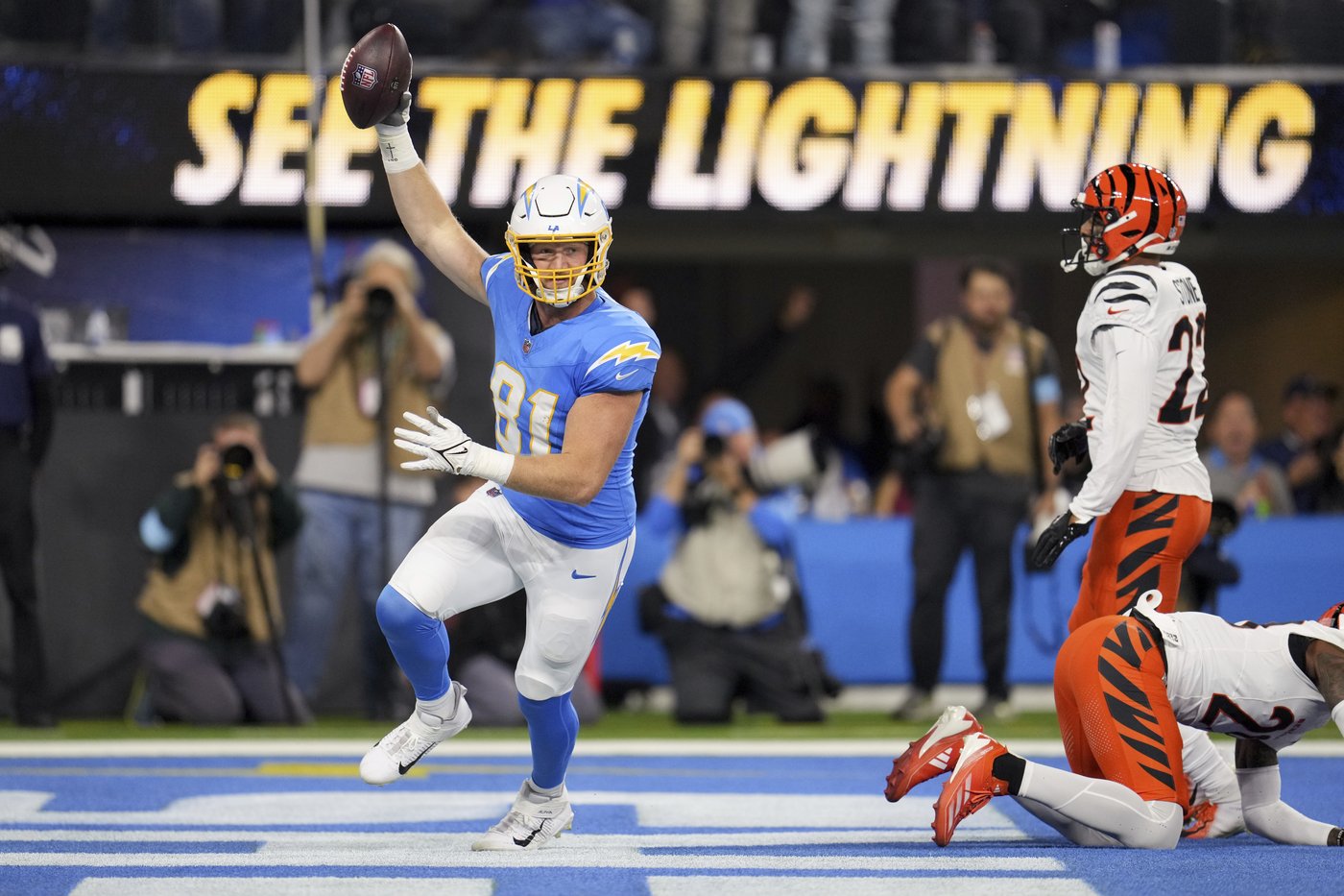 Chargers beat Bengals 34-27 on Dobbins' late TD after squandering 21-point lead | iNFOnews.ca Chargers beat Bengals 34-27 on Dobbins' late TD after squandering 21-point lead | iNFOnews.ca